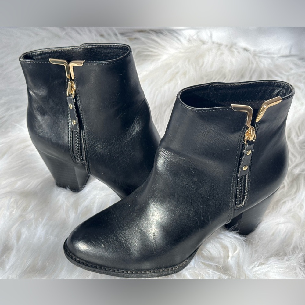 Euro Soft short, black boot with gold detail zipper size 6M